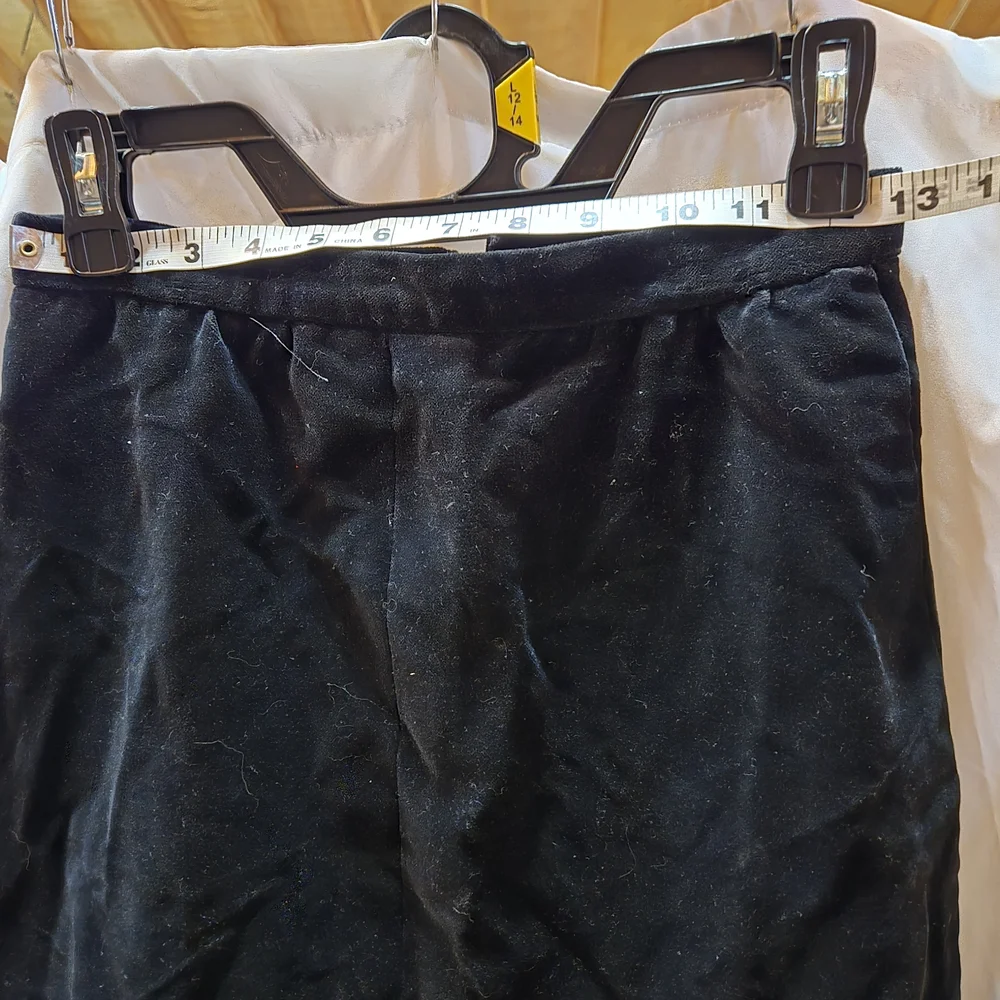 Elegant Black Velvet Skirt - Picture 4 of 7
